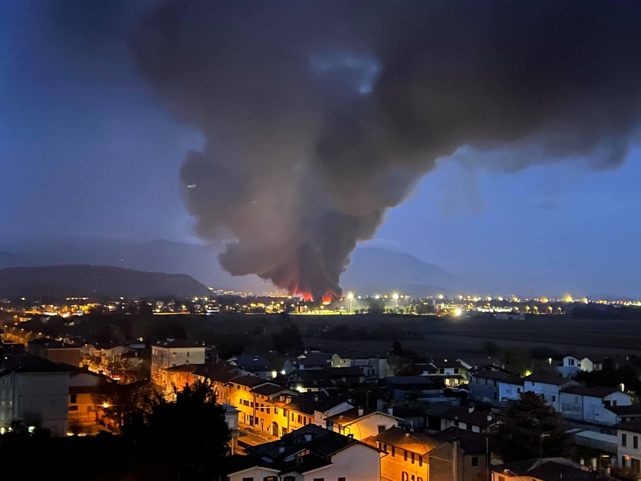 Immagine per Lo spettro delle ecomafie sull'incendio di Mossa: «Alziamo le difese»